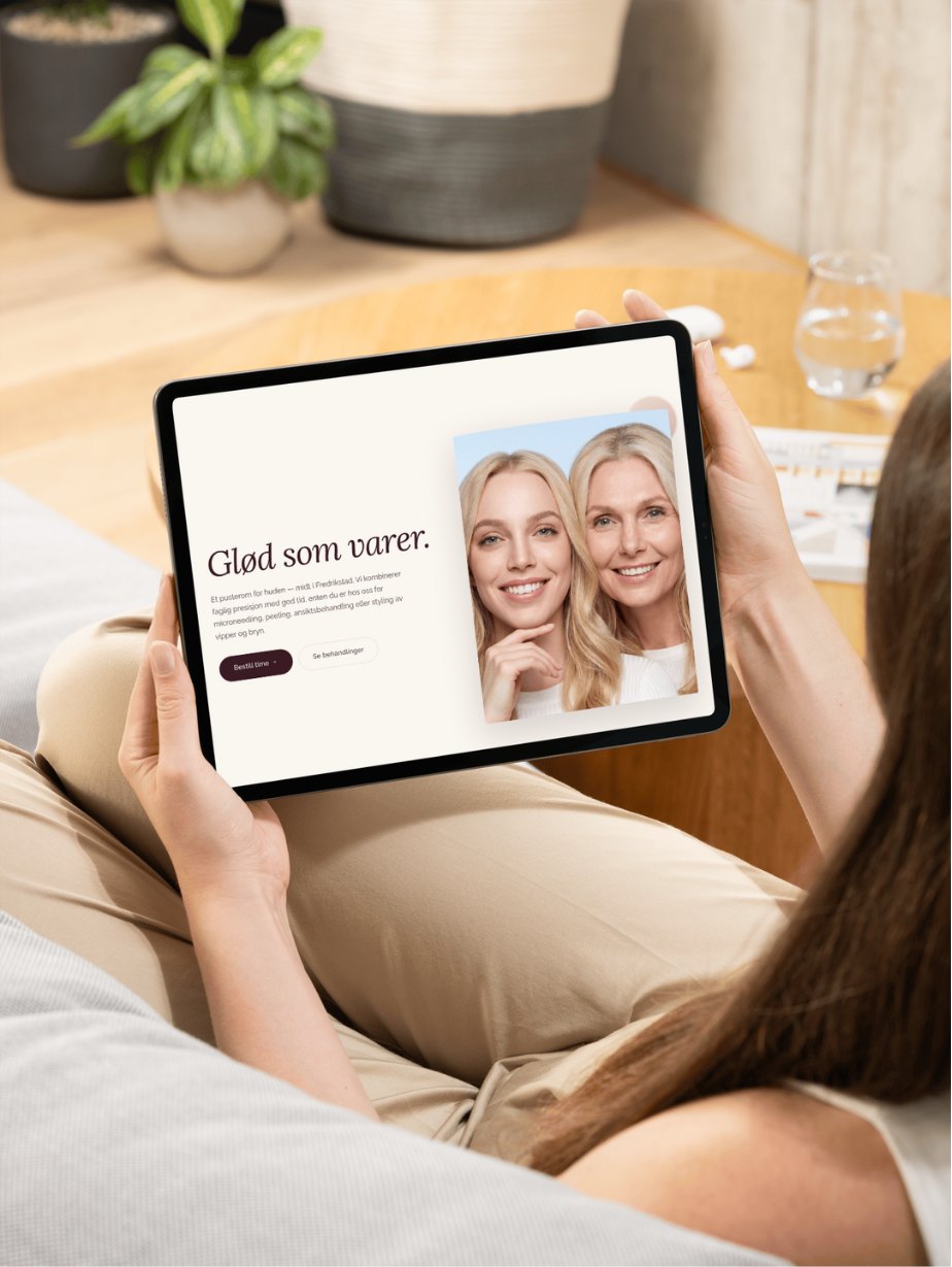 Web kliniky Glow&eacute;ra s přehledem procedur a modern&iacute;m elegantn&iacute;m designem, vyvinut&yacute; studiem Dvojka Studio