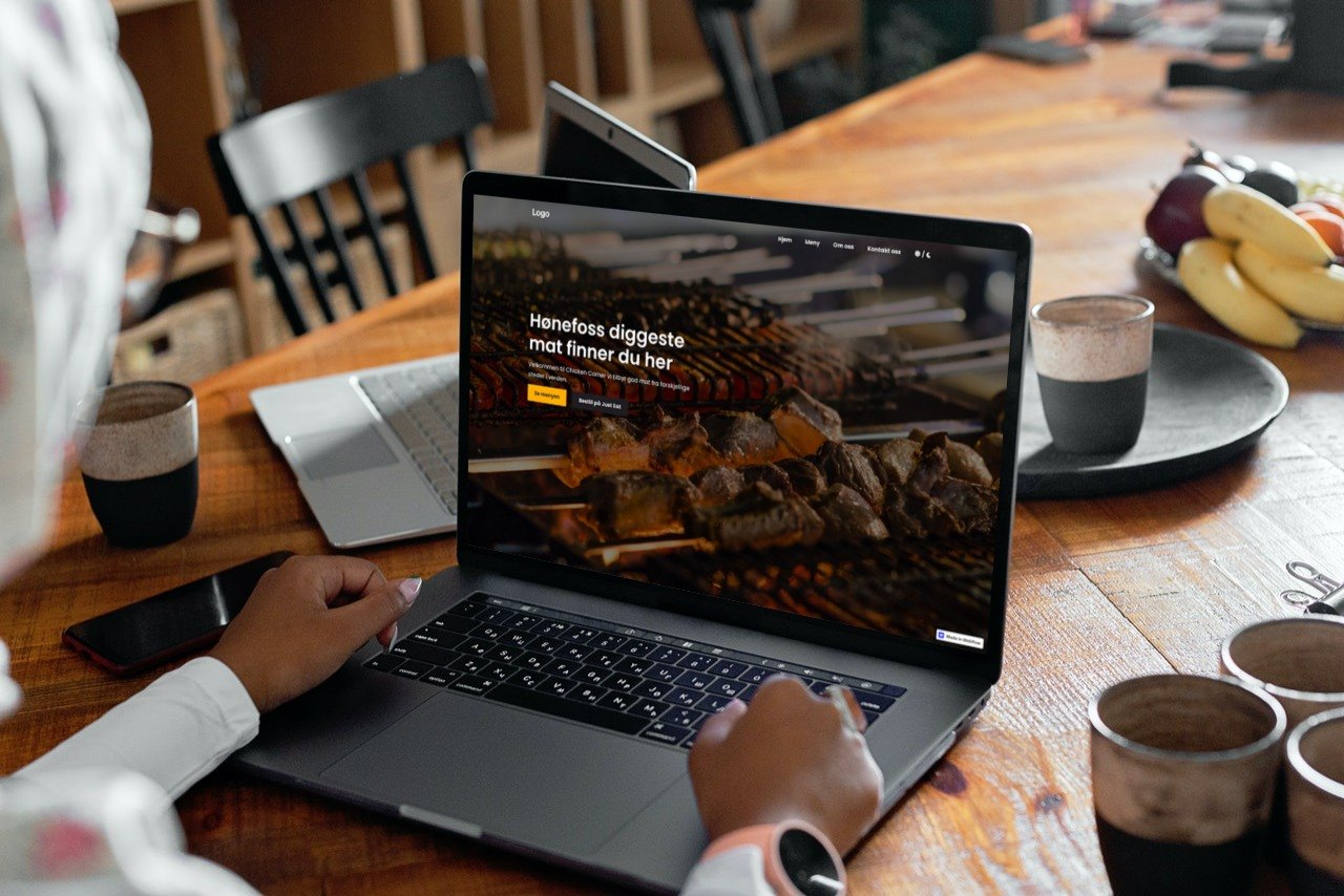 Mockup webu pro H&oslash;nefoss Pizza & Grill s l&aacute;kav&yacute;m menu a objedn&aacute;vkov&yacute;m syst&eacute;mem restaurace, navržen&yacute; studiem Dvojka Studio